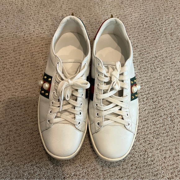 Gucci White Sneakers with Red and Green Accents - Picture 1 of 11
